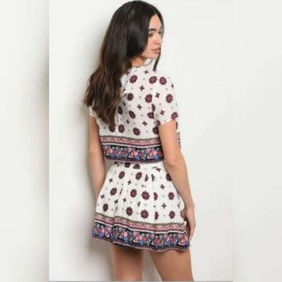 ⚡️NEW Papaya Floral 2 Piece Set w/ Flowy Shorts and Matching Crop top - Picture 4 of 4